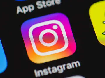Meta prueba Instagram Plus, una suscripción con historias más largas, listas privadas y funciones exclusivas (Foto de ARCHIVO) FILED - 17 May 2016, North Rhine-Westphalia, Duesseldorf: The Instagram logo is seen on an Apple iPhone 6. Photo: Rolf Vennenbernd/dpa 17/05/2016 ONLY FOR USE IN SPAIN