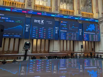 Las bolsas europeas abren sin rumbo fijo ante mensajes contradictorios de Trump sobre Irán MADRID, 31/03/2026.- Las bolsas europeas se muestran en los primeros compases de cotización sin rumbo fijo y con tono mixto ante los mensajes contradictorios del presidente de EE.UU., Donald Trump, sobre la guerra de Irán, mientras que el petróleo brent se muestra estable, con el barril en torno a 113 dólares. En los primeros minutos de sesión, la bolsa que más sube es la de Madrid, el 0,44 %; seguida de Londres, con el 0,33 %, y Fráncfort, con el 0,26 %; mientras que Milán se deja el 0,07 % ...