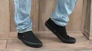 Vans pone en oferta las Asher de hombre, un básico cómodo para quienes ya no quieren sneakers llamativas Vans Asher Zapatillas