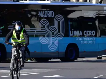 Un ciclista por las calles de Madrid Un ciclista por las calles de Madrid