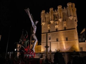 Cristo de la Paciencia a su paso junto al Alc&aacute;zar de Segovia