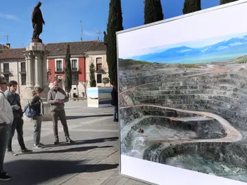 Cubos instalados en la plaza de la Inmaculada del Festival Internacional de Fotografía de Castilla y León en Palencia Cubos instalados en la plaza de la Inmaculada del Festival Internacional de Fotografía de Castilla y León en Palencia