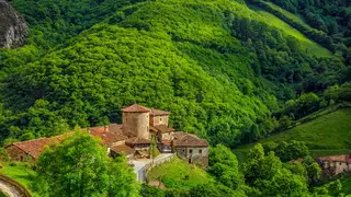 Bandujo sobrevive como el último bastión del medievo asturiano Bandujo sobrevive como el último bastión del medievo asturiano