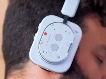 Los auriculares tienen un diseño muy especial, con un toque retro Nothing Headphone (1)