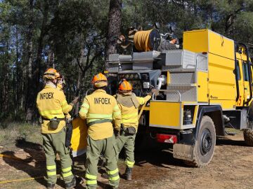 Sucesos.- El incendio en Losar de la Vera (C&aacute;ceres) afecta a unas 490 hect&aacute;reas