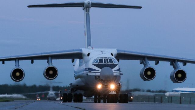 Mueren 30 personas al estrellarse un avi&oacute;n ruso en Crimea