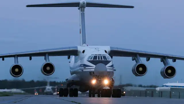 Mueren 30 personas al estrellarse un avión ruso en Crimea Mueren 30 personas al estrellarse un avión ruso en Crimea