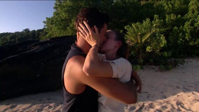 Almudena y Borja se besan tras su reencuentro en 'Supervivientes 2026'