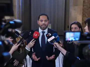 Vox acusa en una carta a Feijóo de dirigir "un ataque brutal" de "insidias" sobre "supuestas irregularidades" Vox acusa en una carta a Feijóo de dirigir "un ataque brutal" de "insidias" sobre "supuestas irregularidades"