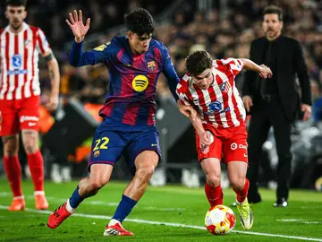 Fútbol/Primera.- Previa del Atlético de Madrid - FC Barcelona March 3, 2026, Barcelona, Spain, Spain: Marc BERNAL of Barcelona and Julian ALVAREZ of Atletico Madrid during the Copa del Rey match between FC Barcelona and Atletico de Madrid at Spotify Camp Nou Stadium on March 03, 2026 in Barcelona, Spain. Europa Press/Contacto/Matthieu Mirville 03/03/2026 ONLY FOR USE IN SPAIN