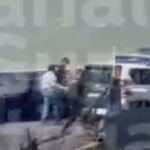 Momento de embarque de los veh&iacute;culos