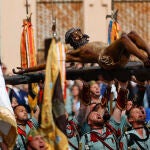Desembarca la Legi&oacute;n en M&aacute;laga ante miles de personas para portar a hombros a Cristo