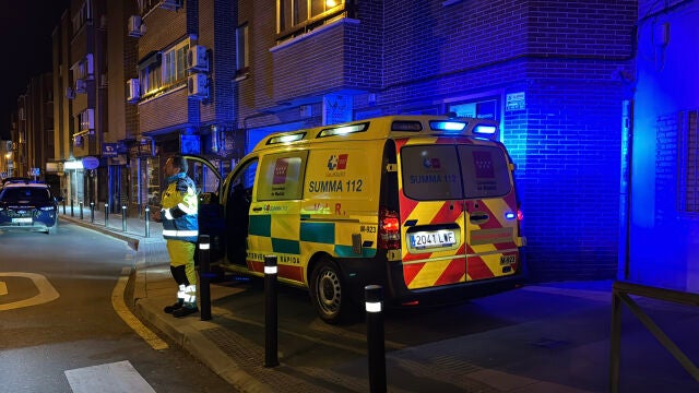 GETAFE(MADRID), 03/04/2026.- Un hombre de 58 a&ntilde;os ha resultado herido grave por arma blanca al sufrir un intento de atraco en su tienda de alimentaci&oacute;n, en la localidad madrile&ntilde;a de Getafe, presuntamente por parte de un joven de 20 a&ntilde;os que ha sido detenido cerca del lugar y tambi&eacute;n est&aacute; herido, aunque con pron&oacute;stico leve. EFE/ Emergencias CAM **SOLO USO EDITORIAL/SOLO DISPONIBLE PARA ILUSTRAR LA NOTICIA QUE ACOMPA&Ntilde;A (CR&Eacute;DITO OBLIGATORIO)*** 