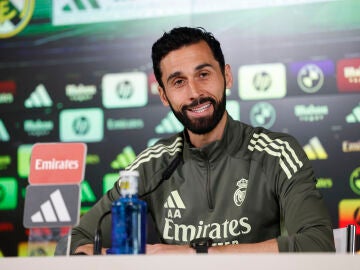MADRID, 03/04/2026.- El entrenador del Real Madrid &Aacute;lvaro Arbeloa atiende a los medios en una rueda de prensa celebrada en la v&iacute;spera de su partido de LaLiga contra el RCD Mallorca, este viernes en Madrid. EFE/ Chema Moya 
