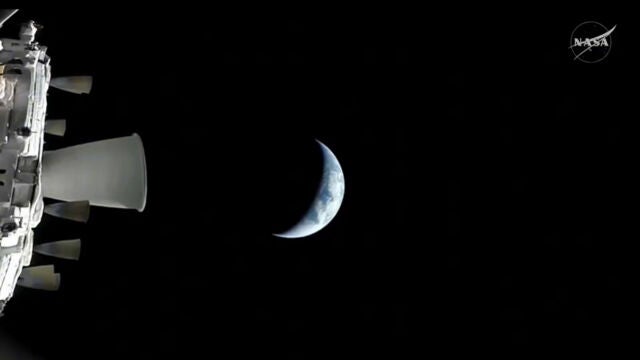 FOTODELDIA CABO CA&Ntilde;AVERAL, 03/04/2026.- Imagen distribuida por la NASA que muestra la nave Ori&oacute;n de la misi&oacute;n Artemis II en su trayectoria de alejamiento de la Tierra. EFE/ NASA **SOLO USO EDITORIAL/SOLO DISPONIBLE PARA ILUSTRAR LA NOTICIA QUE ACOMPA&Ntilde;A (CR&Eacute;DITO OBLIGATORIO)*** 