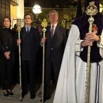 Cayetano Martínez de Irujo y los duques de Huéscar, juntos en La Madrugá más significativa para la Casa de Alba Cayetano Martínez de Irujo y los duques de Huéscar, juntos en La Madrugá más significativa para la Casa de Alba