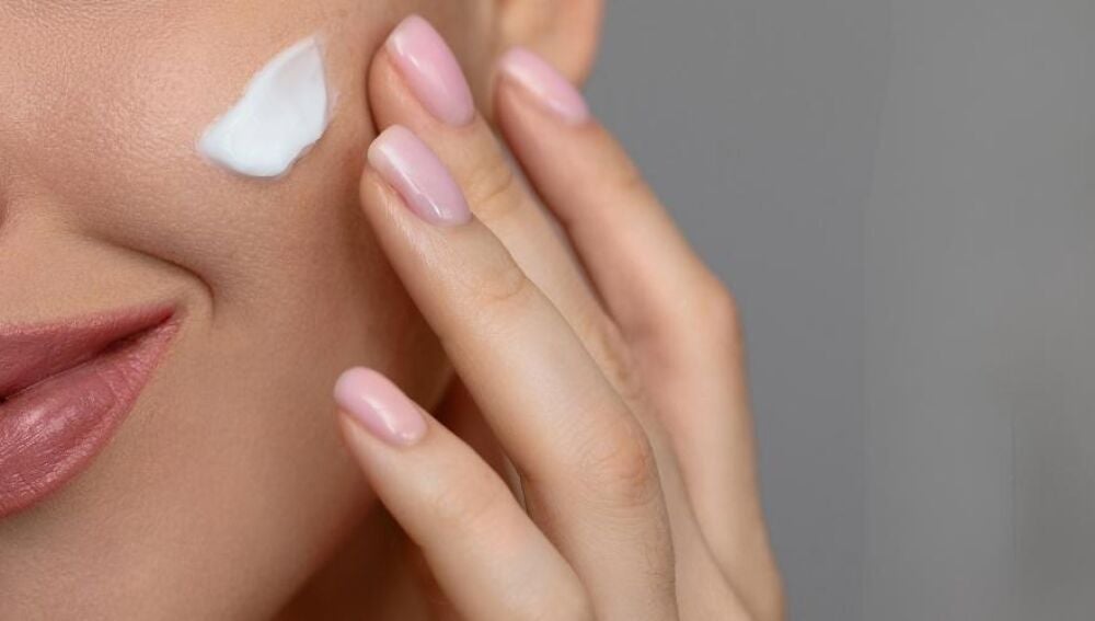 Esta crema solar coreana con centella y ácido hialurónico tiene todo para viralizarse: alta protección, piel más calmada y una textura fluida