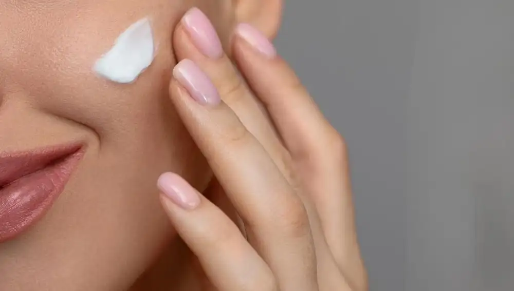 Esta crema solar coreana con centella y ácido hialurónico tiene todo para viralizarse: alta protección, piel más calmada y una textura fluida