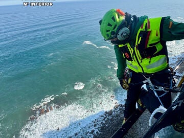 Oviedo, 4 abr (EFE).- Los equipos de rastreo han concluido por hoy sin &eacute;xito el operativo de b&uacute;squeda desplegado por cuarto d&iacute;a consecutivo para localizar al hombre de 76 a&ntilde;os desaparecido el mi&eacute;rcoles en la localidad de Quintes, en el municipio de Villaviciosa, ha informado la Guardia Civil. EFE / Guardia Civil. ***SOLO USO EDITORIAL / SOLO USO DISPONIBLE PARA ILUSTRAR LA NOTICIA QUE ACOMPA&Ntilde;A/ (CR&Eacute;DITO OBLIGATORIO)***. 