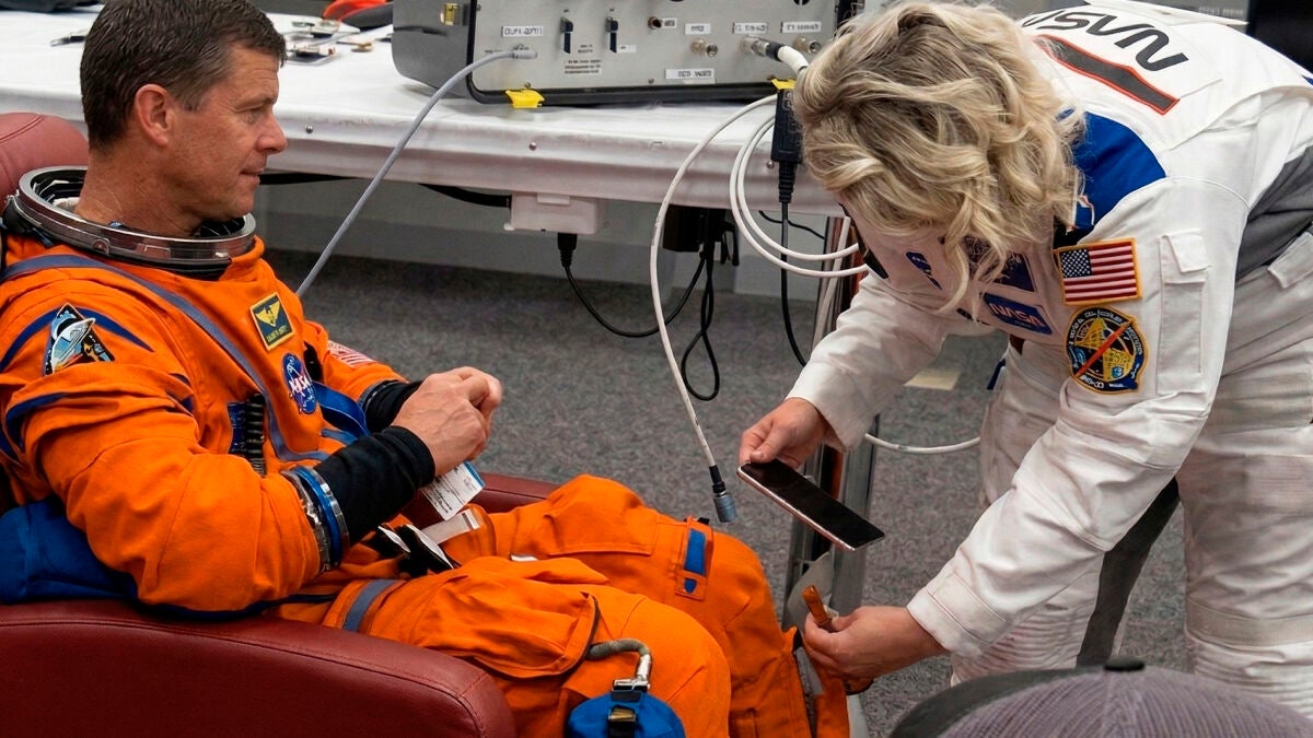 El iPhone 17 Pro Max se va a la Luna, pero antes tuvo que convencer a la NASA