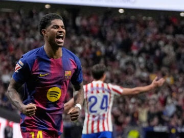 Barcelona's Marcus Rashford celebrates after scoring his sides first goal during a La Liga soccer match between Atletico Madrid and Barcelona in Madrid, Spain, Saturday, April 4, 2026. (AP Photo/Bernat Armangue)