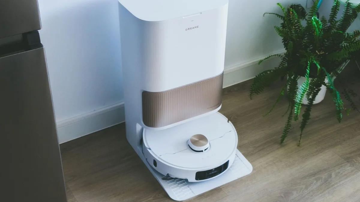 Los 9 mejores robots aspiradores con base de autovaciado que hemos probado y cómo elegir el que necesitas