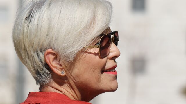 Melena corta con canas