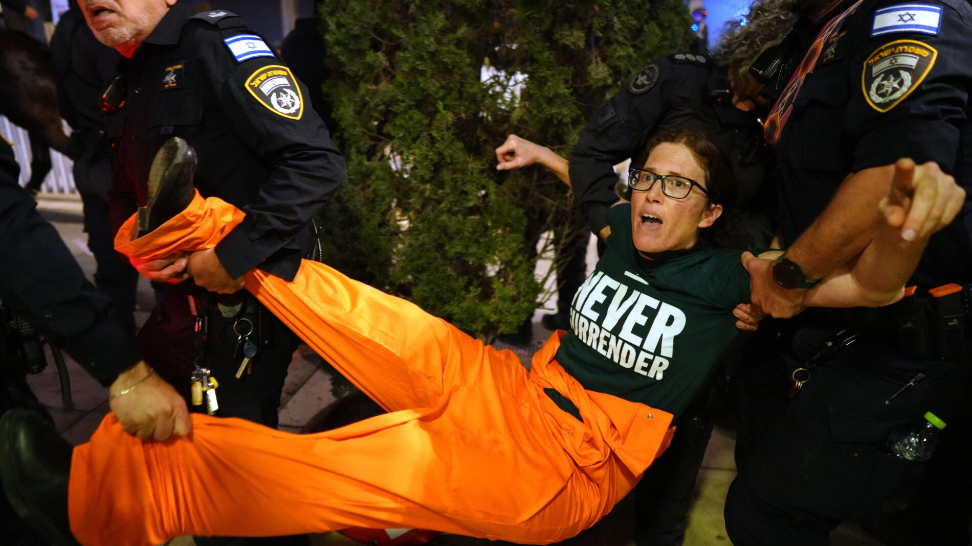 Enfrentamientos entre policías y manifestantes en una nueva jornada de protestas contra la guerra en Israel
