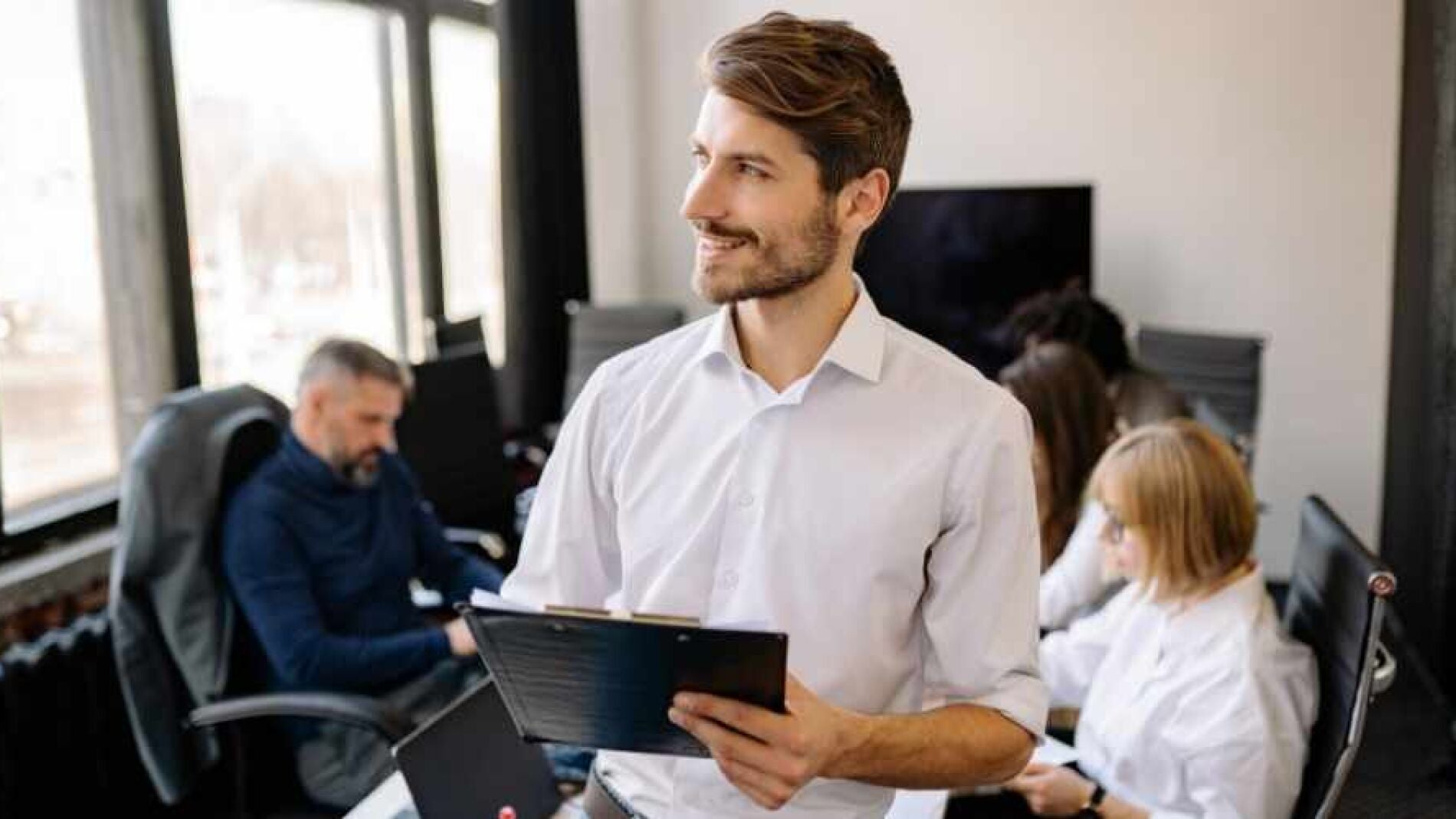Si llevas años buscando la camisa blanca perfecta, esta de Polo Club llega justo ahora con una rebaja bastante oportuna