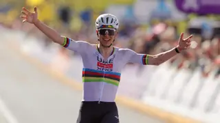 Tour of Flanders one-day cycling race OUDENAARDE (Belgium), 05/04/2026.- Slovenian rider Tadej Pogacar of UAE Team Emirates XRG wins the 164,1 kilometres Tour of Flanders one-day cycling race from Oudenaarde to Oudenaarde, in Oudenaarde, Belgium, 05 April 2026. (Ciclismo, Bélgica) EFE/EPA/OLIVIER MATTHYS