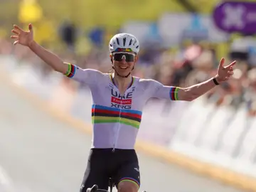 Tour of Flanders one-day cycling race OUDENAARDE (Belgium), 05/04/2026.- Slovenian rider Tadej Pogacar of UAE Team Emirates XRG wins the 164,1 kilometres Tour of Flanders one-day cycling race from Oudenaarde to Oudenaarde, in Oudenaarde, Belgium, 05 April 2026. (Ciclismo, Bélgica) EFE/EPA/OLIVIER MATTHYS