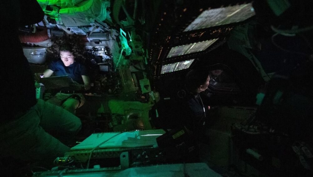 La astronauta Christina Koch en la nave Orion