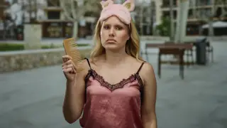 La tendencia NBN nace en París y trata de llevar pijama o ropa de dormir por la calle, desde supermercados hasta cafeterías o incluso eventos de famosos La tendencia NBN nace en París y trata de llevar pijama o ropa de dormir por la calle, desde supermercados hasta cafeterías o incluso eventos de famosos