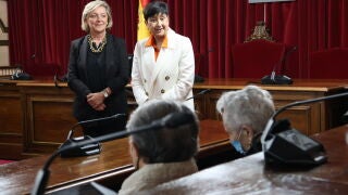 La concejala Olga L&oacute;pez Racamonde (derecha) con la alcaldesa Paula Alvarellos, tambi&eacute;n fallecida, en una imagen de archivo.