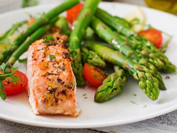 Pescado tipo salm&oacute;n con verduras es mejor alimento para el bienestar psicol&oacute;gico en ni&ntilde;os