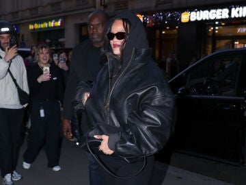 Rihanna de compras en Par&iacute;s.
