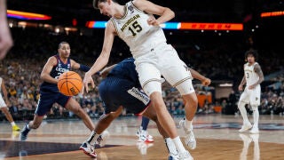 Michigan center Aday Mara (15) spins towards the basket during the second half of the NCAA college basketball tournament national championship game against UConn at the Final Four, Monday, April 6, 2026, in Indianapolis. (AP Photo/Abbie Parr)