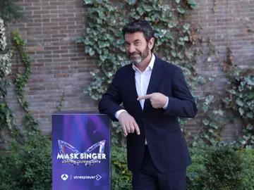 Arturo Valls: «Me encantaría ver a alguien como Óliver Laxe o Robert De Niro en ‘Mask Singer’» Arturo Valls: «Me encantaría ver a alguien como Óliver Laxe o Robert De Niro en ‘Mask Singer’»