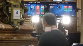 Economía/Bolsa.- El Ibex 35 corrige un 0,61% en la media sesión, pero aguanta los 18.000 puntos Economía/Bolsa.- El Ibex 35 corrige un 0,61% en la media sesión, pero aguanta los 18.000 puntos