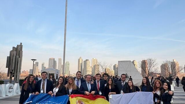 Foto de familia de la delegaci&oacute;n de la CEU Fernando III en Nueva York