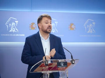 El diputado de Sumar Alberto Ib&aacute;&ntilde;ez Mezquita durante una rueda de prensa, en el Congreso de los Diputados, a 9 de abril de 2026, en Madrid (Espa&ntilde;a). 09 ABRIL 2026 Jes&uacute;s Hell&iacute;n / Europa Press 09/04/2026