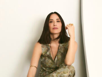 El look de Tamara Falc&oacute;.