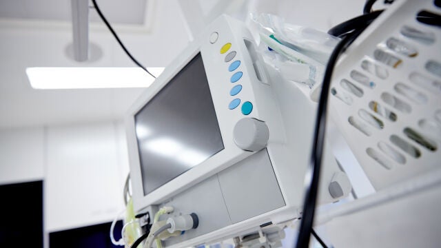 Cumplir la normativa es esencial para asegurar que &uacute;nicamente las tecnolog&iacute;as que cumplen la regulaci&oacute;n est&eacute;n disponibles para el paciente