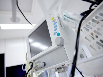 Cumplir la normativa es esencial para asegurar que &uacute;nicamente las tecnolog&iacute;as que cumplen la regulaci&oacute;n est&eacute;n disponibles para el paciente