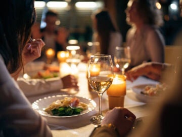 Qu&eacute; pasa en tu cuerpo cuando cenas a las diez de la noche, seg&uacute;n la ciencia