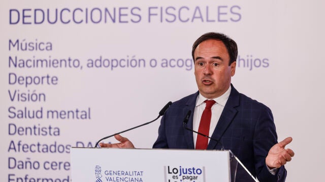 El presidente de la Generalitat valenciana, Juanfran P&eacute;rez Llorca, durante la presentaci&oacute;n de la campa&ntilde;a de la Renta 2025, en el Palau de la Generalitat valenciana, a 9 de abril de 2026, en Valencia, Comunidad Valenciana (Espa&ntilde;a). La campa&ntilde;a de la renta de 2025 comienza este mi&eacute;rcoles, con cambios tanto en el tramo general del IRPF como en el tramo auton&oacute;mico, tras las medidas aprobadas por el Gobierno valenciano que ampl&iacute;an las deducciones por gastos sanitarios y pr&aacute;ctica deportiva y estable...