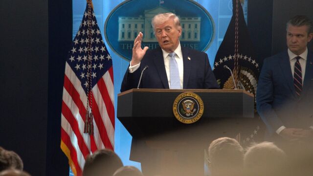 Ir&aacute;n.- Trump amenaza a Ir&aacute;n por supuestos cobros a petroleros que atraviesan el estrecho de Ormuz