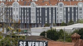 -Vista de Varias viviendas, este miércoles en Santander. La compraventa de viviendas acentuó su incremento en febrero al 13,9 %.