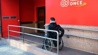 Sede de la Fundación ONCE (Foto de ARCHIVO)Imagen de una persona con discapacidad en una sede de la Fundación ONCE.REMITIDA / HANDOUT por FUNDACIÓN ONCEFotografía remitida a medios de comunicación exclusivamente para ilustrar la noticia a la que hace referencia la imagen, y citando la procedencia de la imagen en la firma05/02/2015