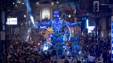 Desfile del Entierro de la Sardina en Murcia MURCIA, 11/04/2026.- Desfile del Entierro de la Sardina, declarado fiesta de interés turístico internacional, al que asisten miles de personas, este sábado, día grande de las Fiestas de Primavera de Murcia. EFE/Marcial Guillén